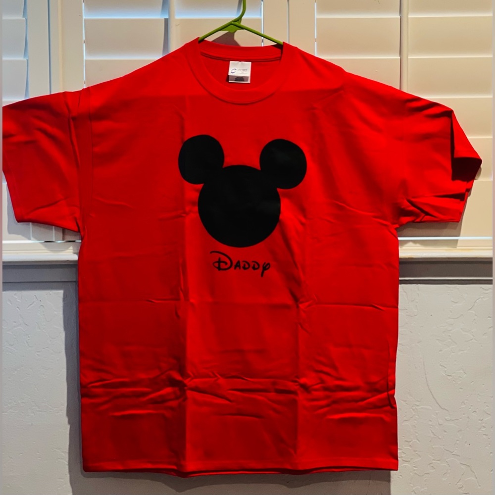 Men’s Disney “Daddy” print shirt.